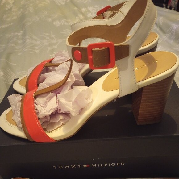 Tommy Hilfiger sandal shoes! New size 8 boxed! Multi color Leather T straps! - Picture 6 of 12